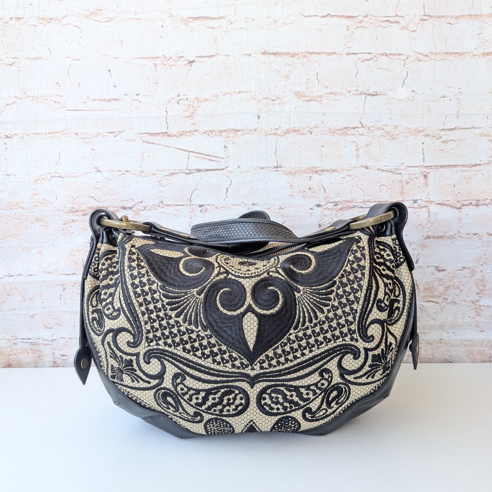 Isabella Fiore Black and Cream Shoulder Bag - Picture 3 of 14